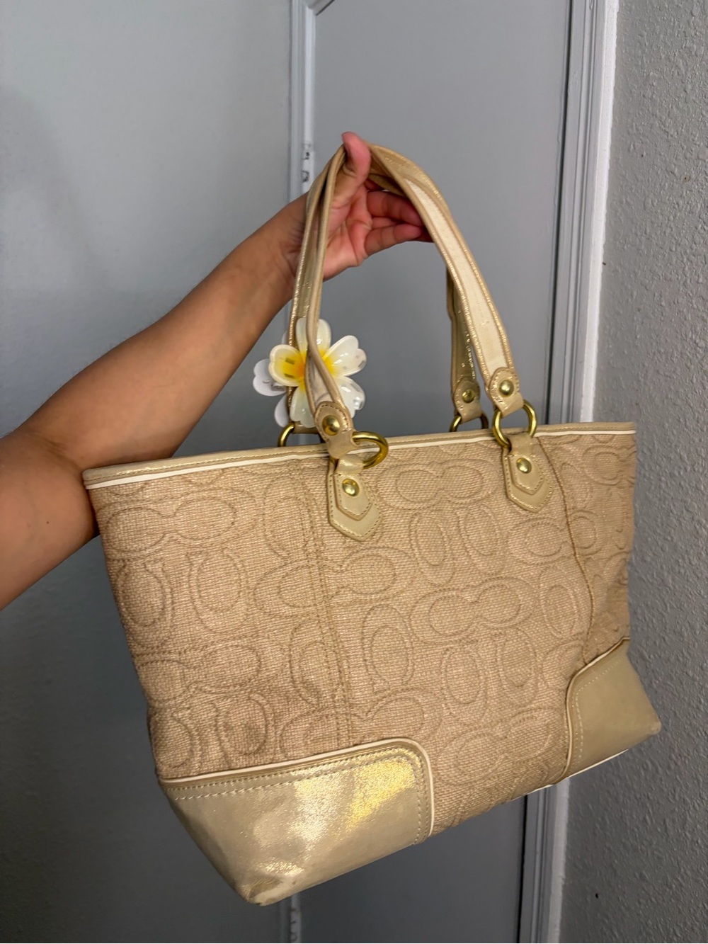 Coach Vintage Beige Signature Canvas Tote with Gold Trim - Picture 4 of 8